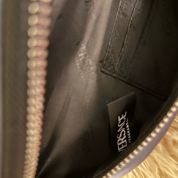 Fanny Pack Versace Adjustable Strap Good used condition!! - Picture 15 of 16